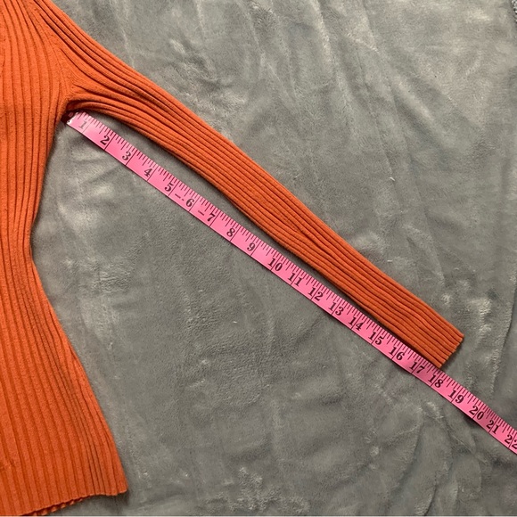 🎀Burnt Orange Ribbed V neck Sweater - Picture 8 of 9